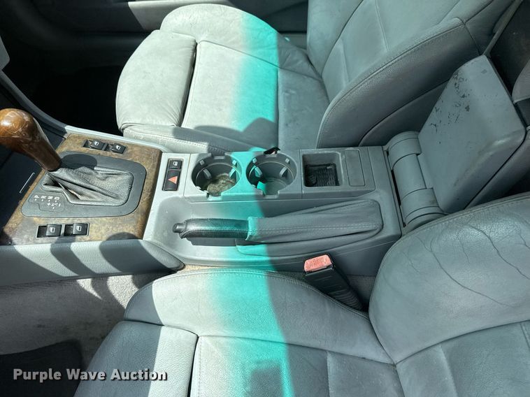 image for item DS3808 2001 BMW 330Ci 