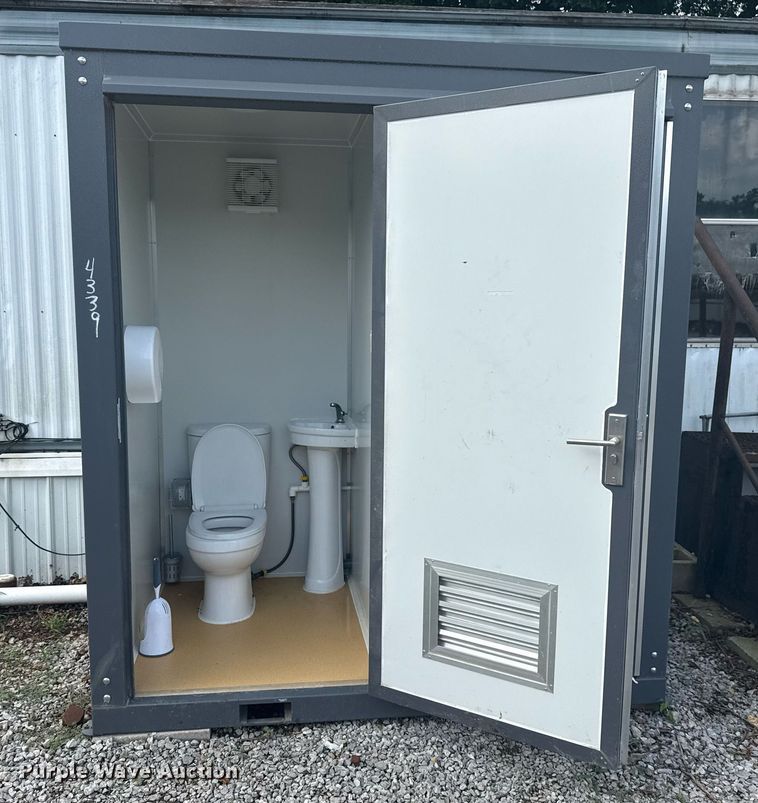 image for item DS3809 Mobile restroom