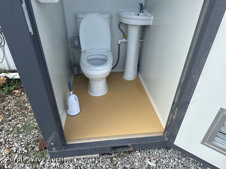 image for item DS3809 Mobile restroom