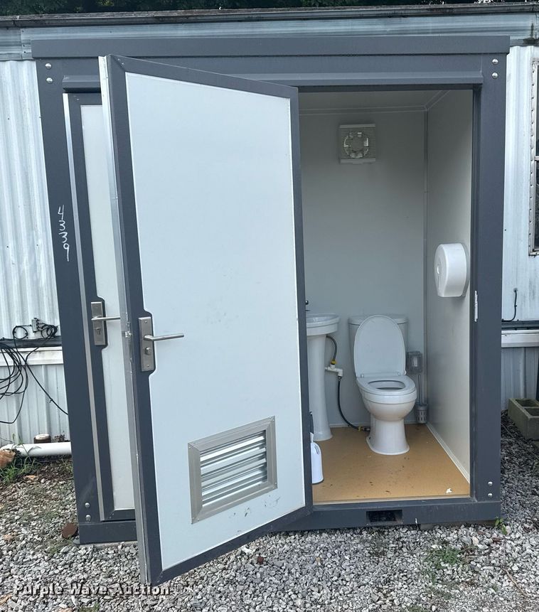 image for item DS3809 Mobile restroom