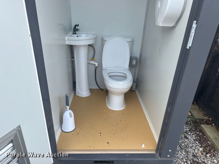 image for item DS3809 Mobile restroom