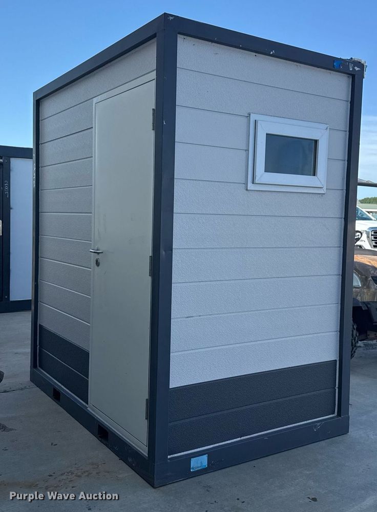 image for item DS3818 Mobile restroom