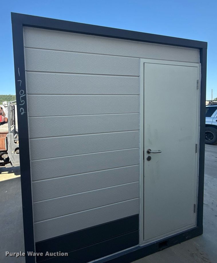 image for item DS3818 Mobile restroom