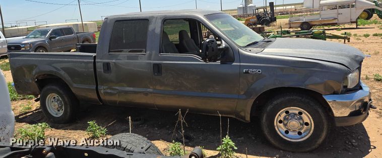 image for item DT4935 2004 Ford F250 Crew Cab pickup truck