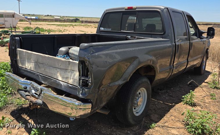 image for item DT4935 2004 Ford F250 Crew Cab pickup truck