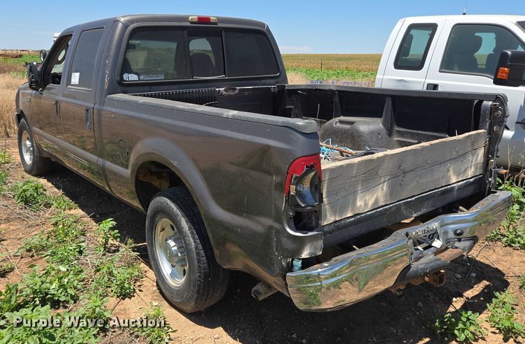 image for item DT4935 2004 Ford F250 Crew Cab pickup truck