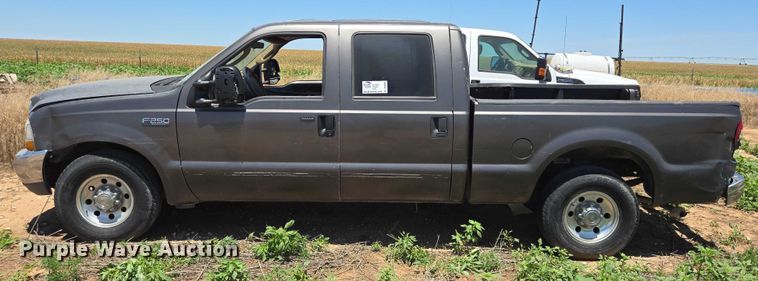 image for item DT4935 2004 Ford F250 Crew Cab pickup truck