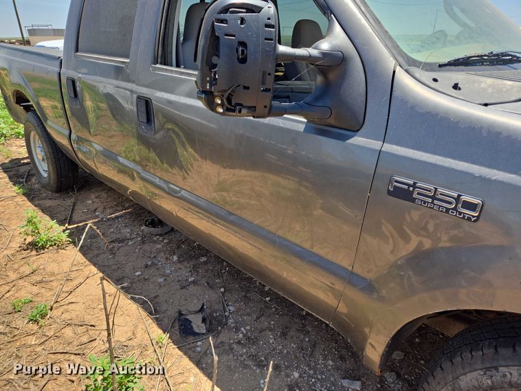 image for item DT4935 2004 Ford F250 Crew Cab pickup truck