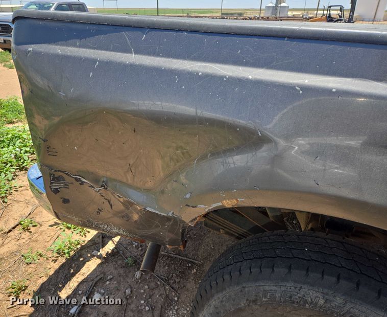 image for item DT4935 2004 Ford F250 Crew Cab pickup truck