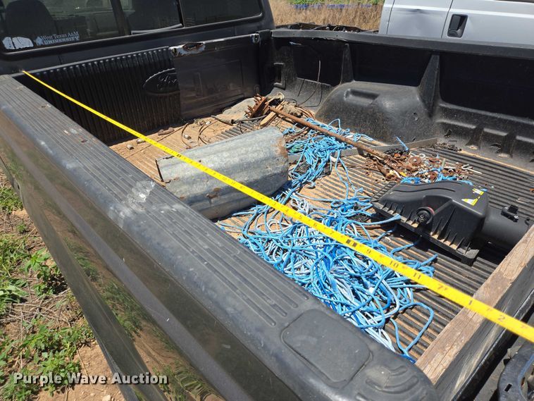 image for item DT4935 2004 Ford F250 Crew Cab pickup truck