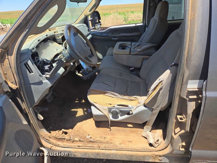 image for item DT4935 2004 Ford F250 Crew Cab pickup truck