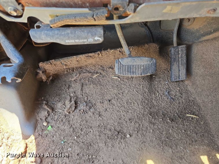 image for item DT4935 2004 Ford F250 Crew Cab pickup truck