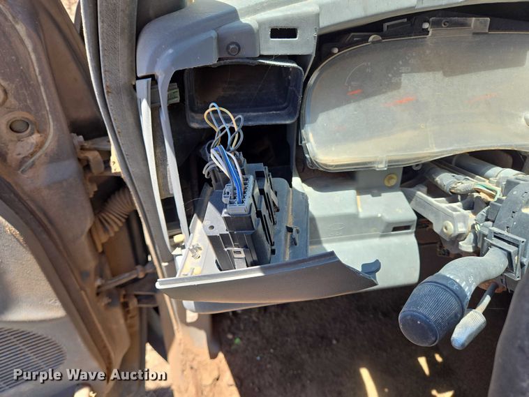 image for item DT4935 2004 Ford F250 Crew Cab pickup truck