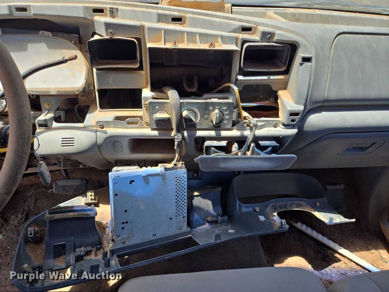 image for item DT4935 2004 Ford F250 Crew Cab pickup truck