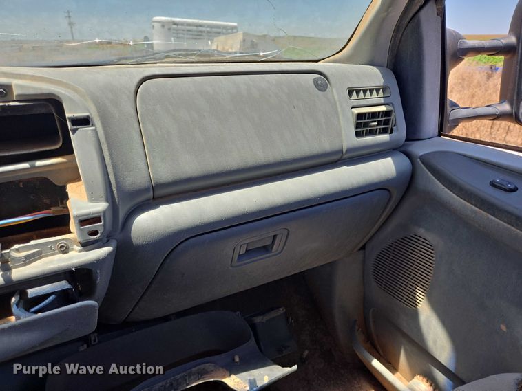 image for item DT4935 2004 Ford F250 Crew Cab pickup truck