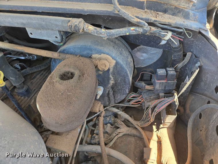 image for item DT4935 2004 Ford F250 Crew Cab pickup truck