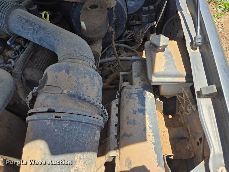 image for item DT4935 2004 Ford F250 Crew Cab pickup truck