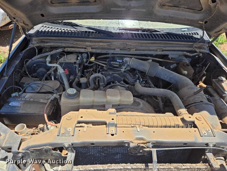 image for item DT4935 2004 Ford F250 Crew Cab pickup truck