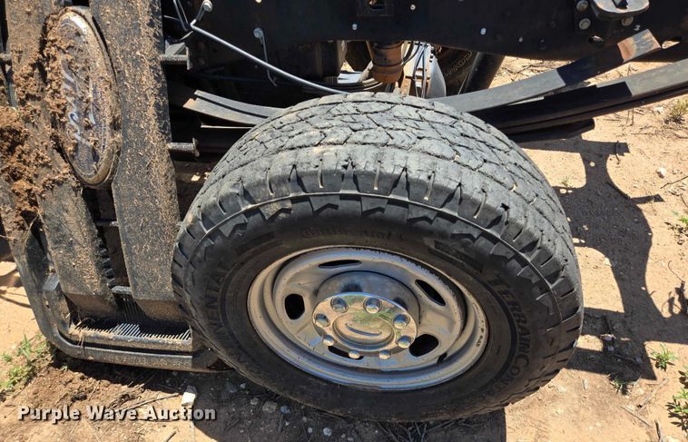 image for item DT4935 2004 Ford F250 Crew Cab pickup truck