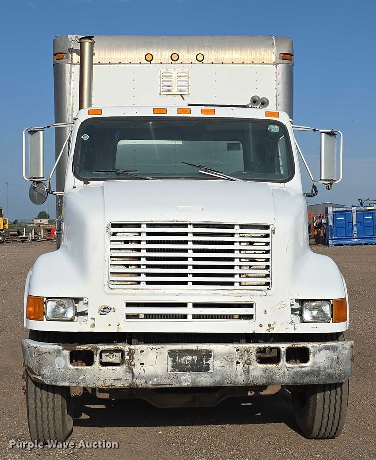 image for item DT6975 1991 International 8100 box truck