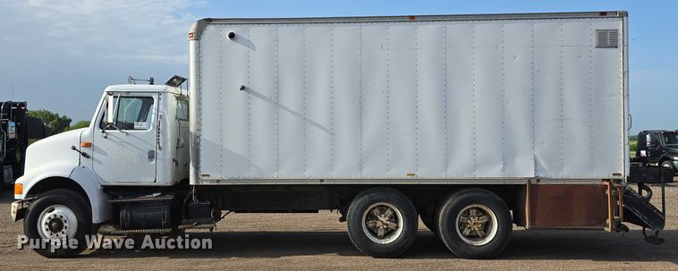 image for item DT6975 1991 International 8100 box truck