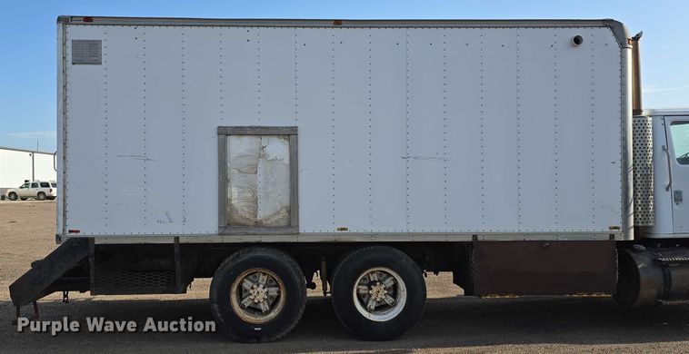 image for item DT6975 1991 International 8100 box truck