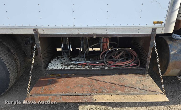 image for item DT6975 1991 International 8100 box truck