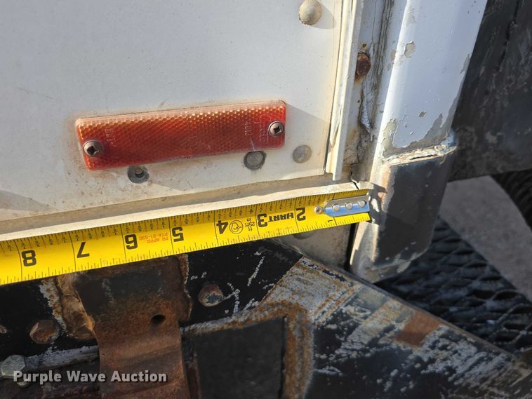 image for item DT6975 1991 International 8100 box truck