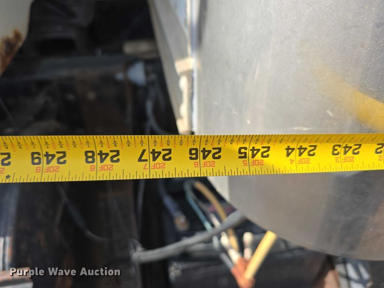 image for item DT6975 1991 International 8100 box truck