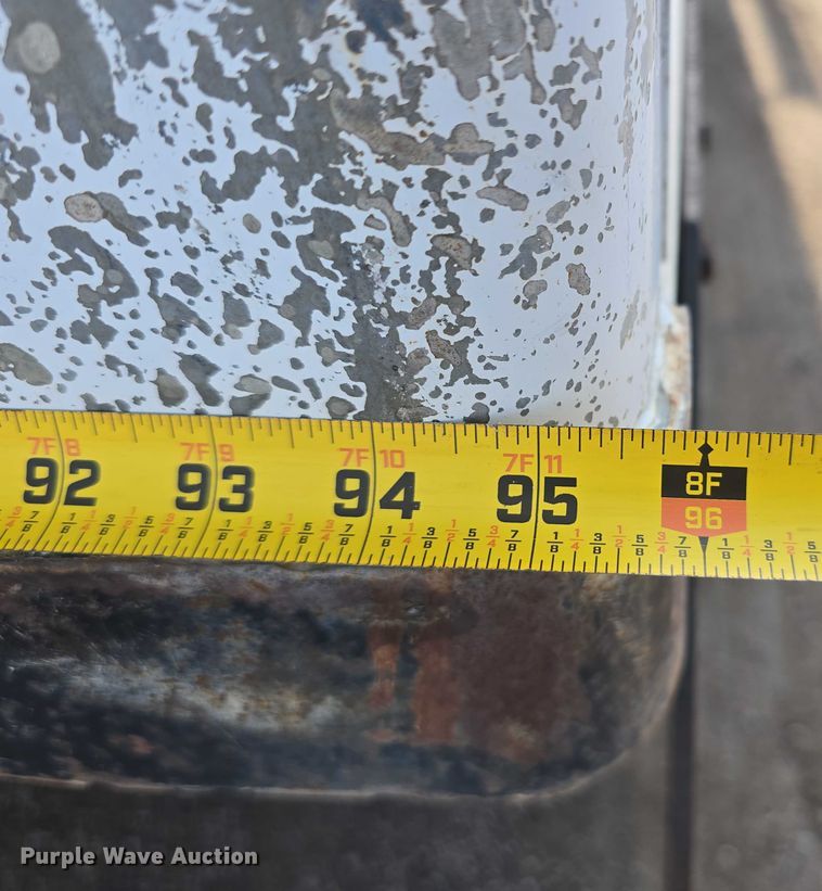 image for item DT6975 1991 International 8100 box truck