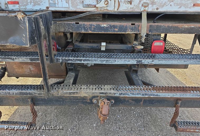 image for item DT6975 1991 International 8100 box truck