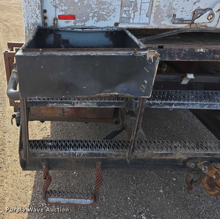 image for item DT6975 1991 International 8100 box truck