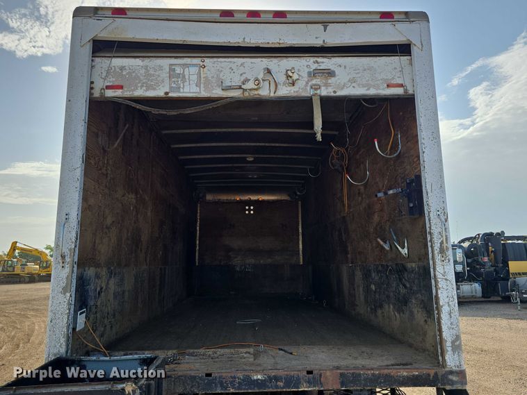 image for item DT6975 1991 International 8100 box truck