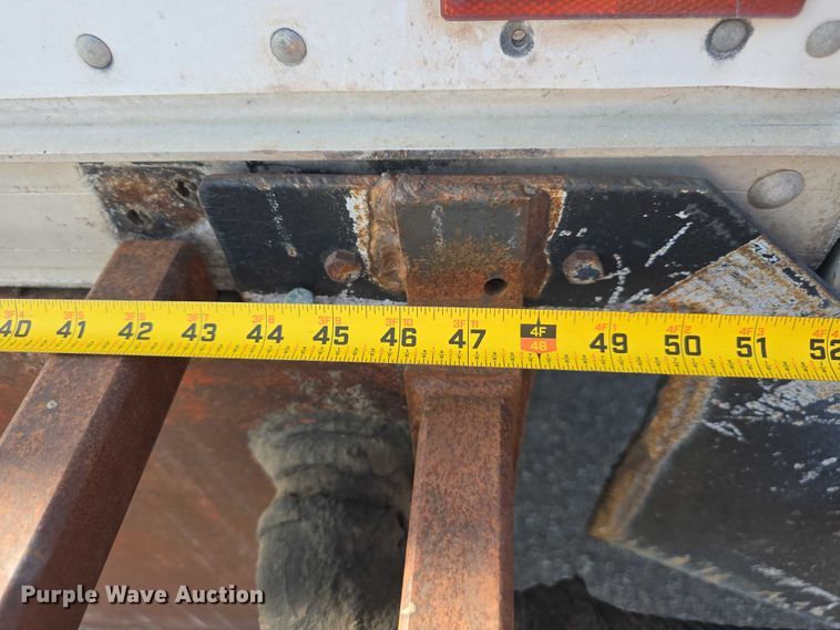 image for item DT6975 1991 International 8100 box truck