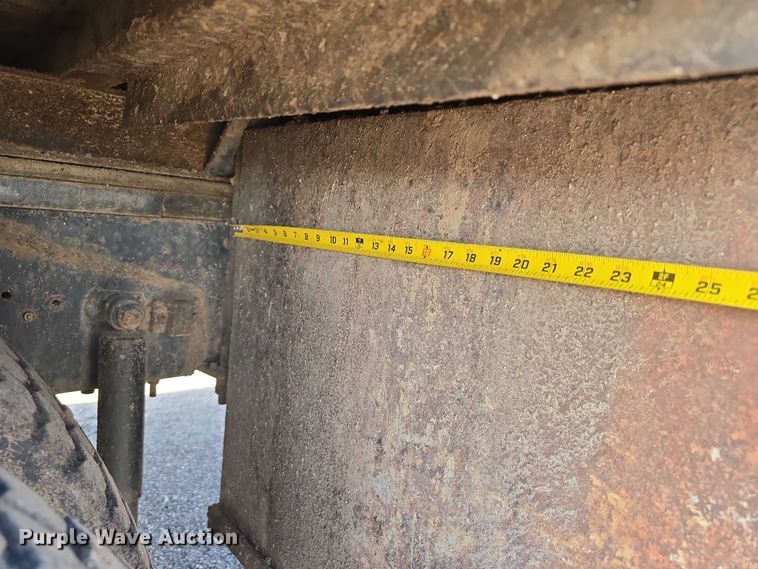 image for item DT6975 1991 International 8100 box truck