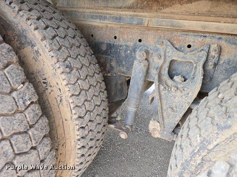 image for item DT6975 1991 International 8100 box truck