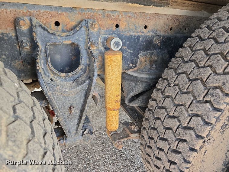 image for item DT6975 1991 International 8100 box truck