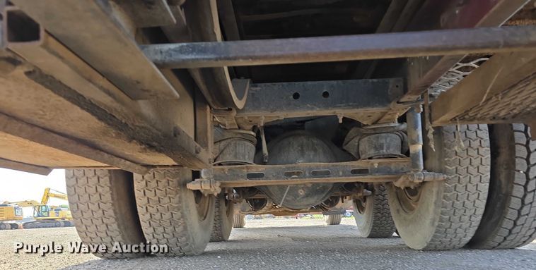 image for item DT6975 1991 International 8100 box truck