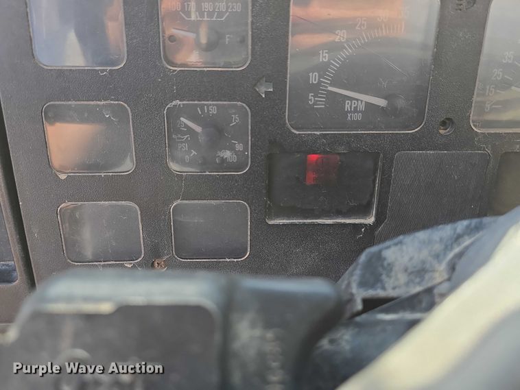 image for item DT6975 1991 International 8100 box truck