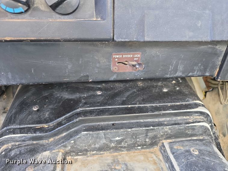 image for item DT6975 1991 International 8100 box truck