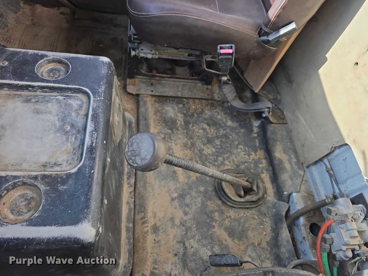 image for item DT6975 1991 International 8100 box truck