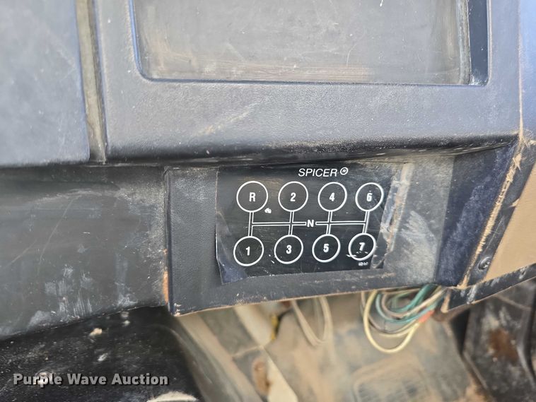 image for item DT6975 1991 International 8100 box truck