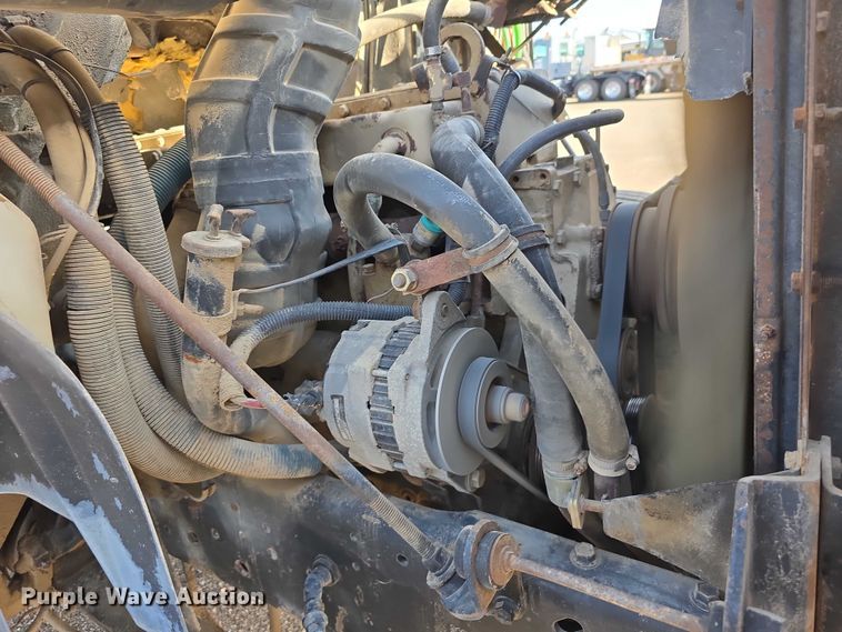 image for item DT6975 1991 International 8100 box truck