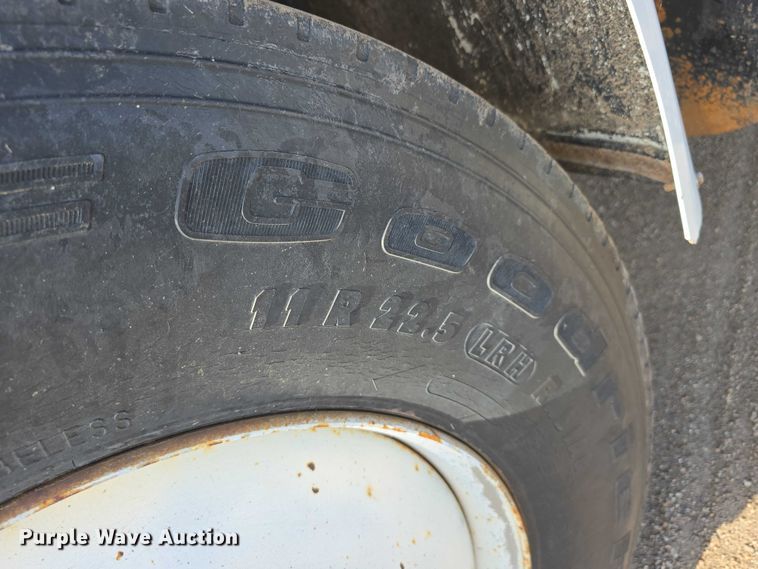 image for item DT6975 1991 International 8100 box truck