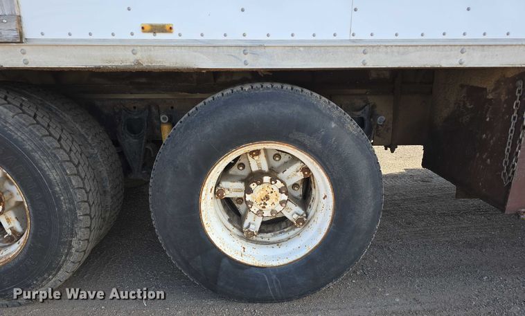 image for item DT6975 1991 International 8100 box truck