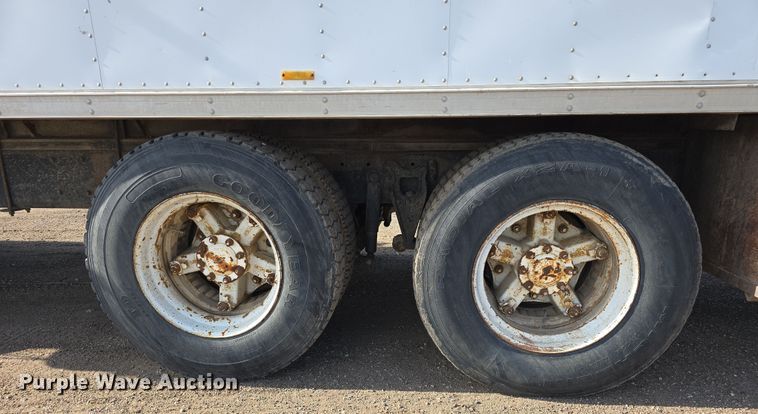 image for item DT6975 1991 International 8100 box truck