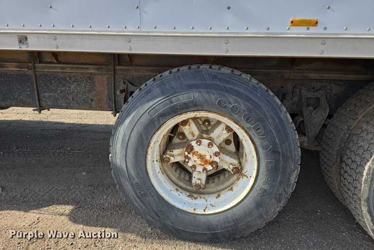 image for item DT6975 1991 International 8100 box truck