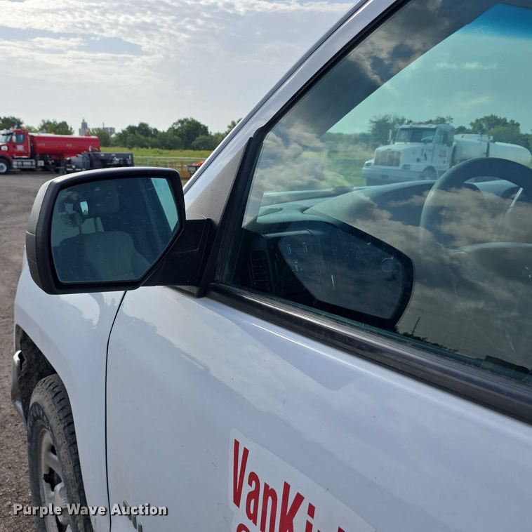 image for item DT6978 2016 Chevrolet Silverado 1500 pickup truck