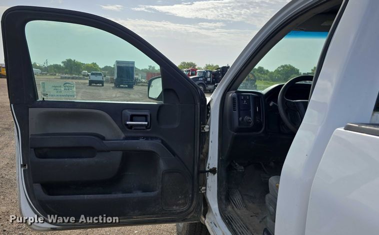 image for item DT6978 2016 Chevrolet Silverado 1500 pickup truck