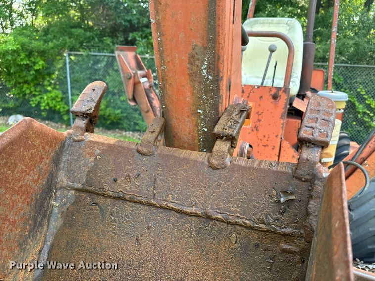 image for item DU7765 1985 Ditch Witch 3210 trencher